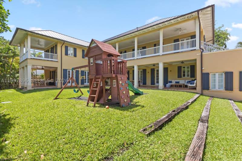 5 bedroom SingleFamilyResidence at 685 Harbor Ln, Biscayne Key Estates, Key Biscayne — photo 3