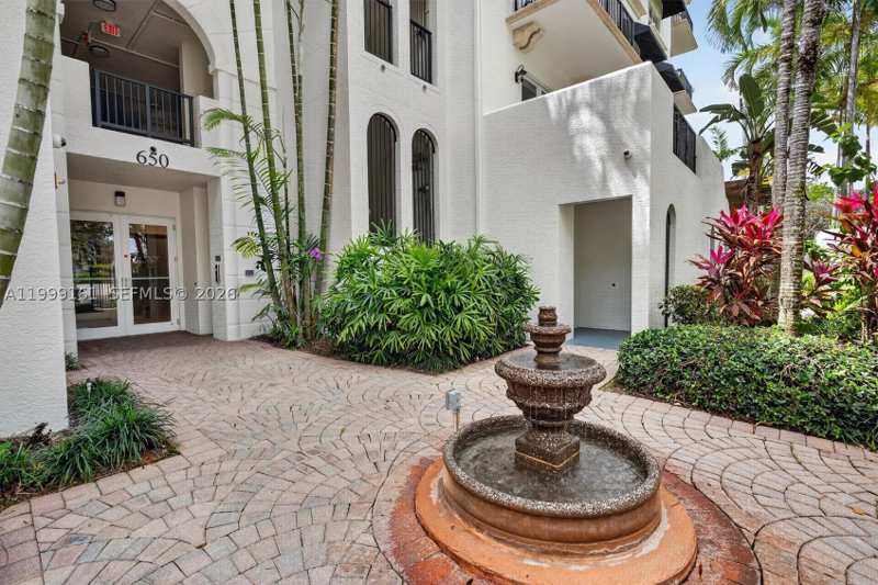 3 bedroom Condominium at 650 Valencia Ave 302, Valencia Grande Condo, Coral Gables — photo 1