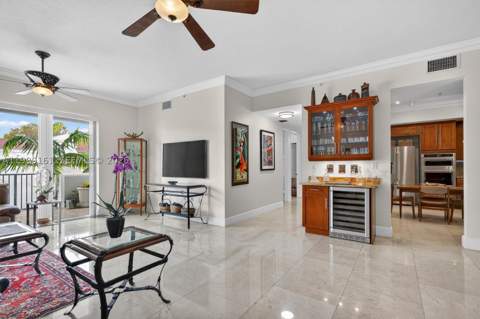 650 Valencia Ave 302, Coral Gables FL - photo 12 of 68