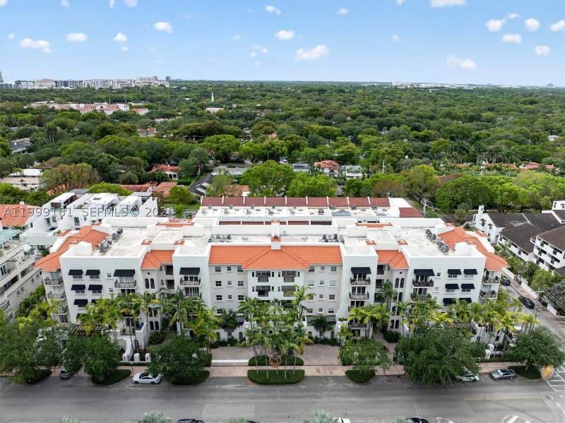 3 bedroom Condominium at 650 Valencia Ave 302, Valencia Grande Condo, Coral Gables — photo 2