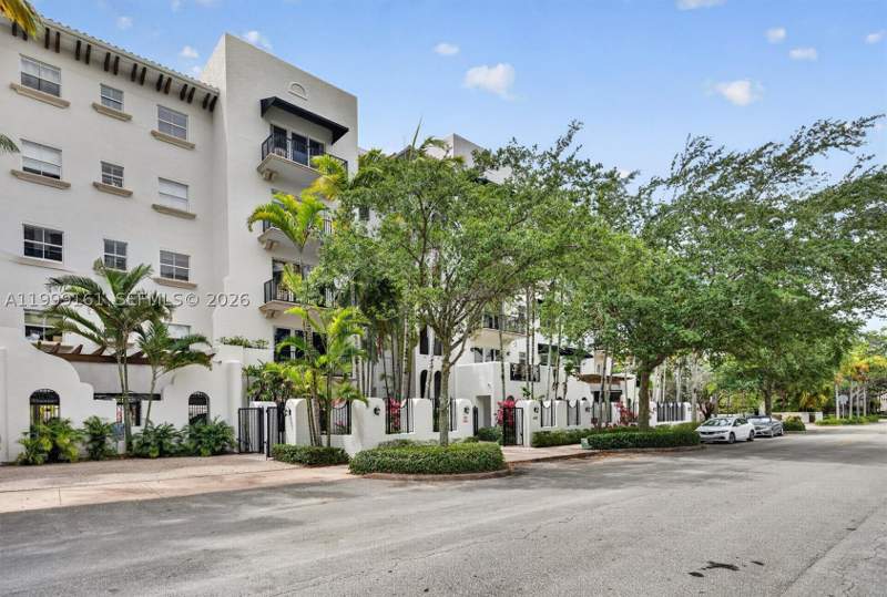 3 bedroom Condominium at 650 Valencia Ave 302, Valencia Grande Condo, Coral Gables — photo 4