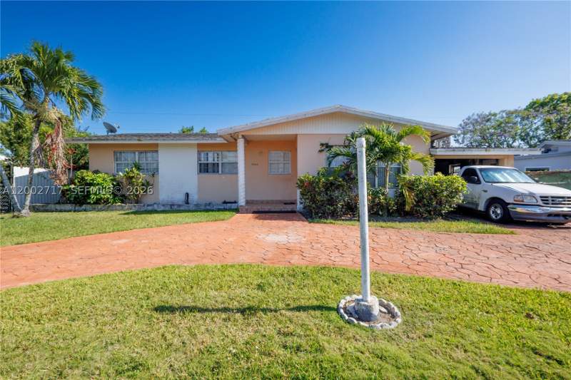 3 bedroom SingleFamilyResidence at 11960 SW 176th St, So Miami Heights Manor, Miami — photo 2