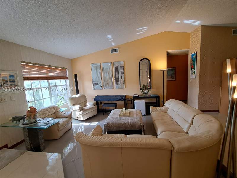 4 bedroom SingleFamilyResidence at 14527 SW 106th Ter, The Cedars Of Kendall, Miami — photo 4