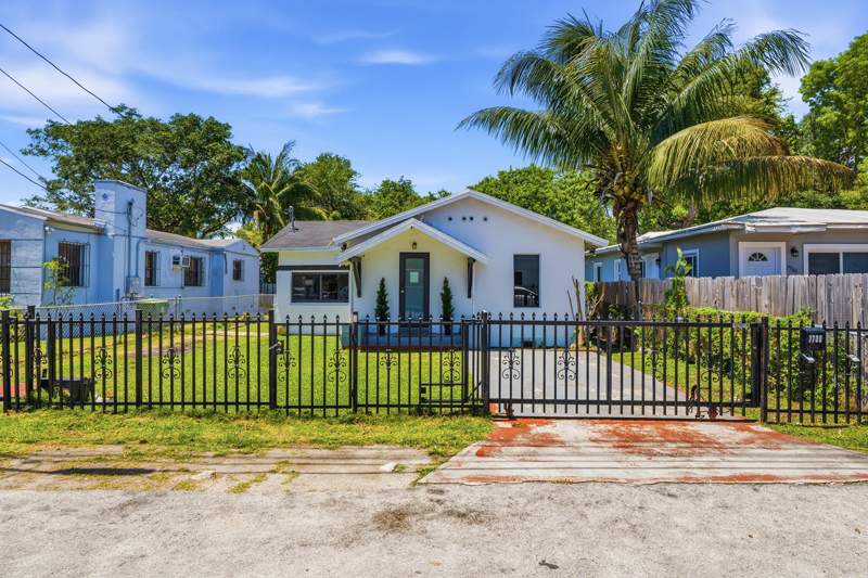 6 bedroom SingleFamilyResidence at 7700 NE 1st Court, Rose Lawn Pk A Sub, Miami — photo 2