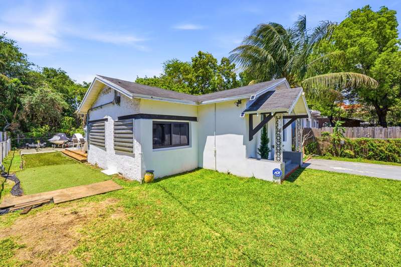 6 bedroom SingleFamilyResidence at 7700 NE 1st Court, Rose Lawn Pk A Sub, Miami — photo 4