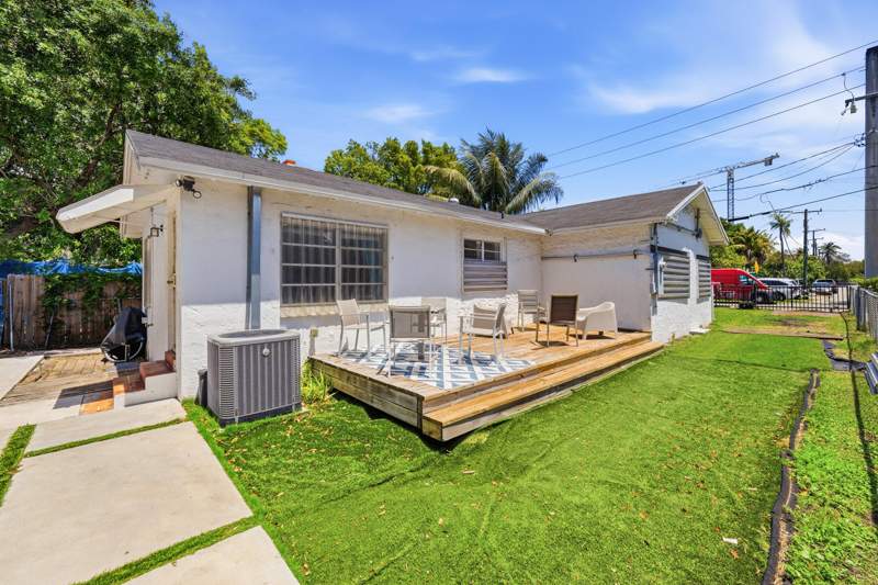 6 bedroom SingleFamilyResidence at 7700 NE 1st Court, Rose Lawn Pk A Sub, Miami — photo 5