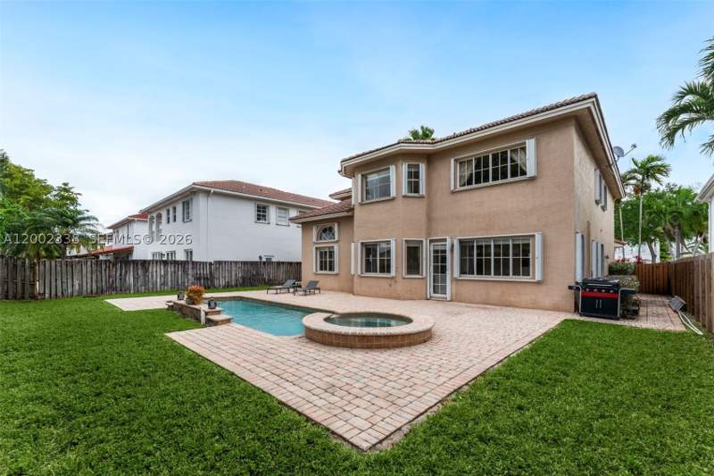 6 bedroom SingleFamilyResidence at 6914 NW 113th Pl, Doral Isles Mediterranea, Doral — photo 2