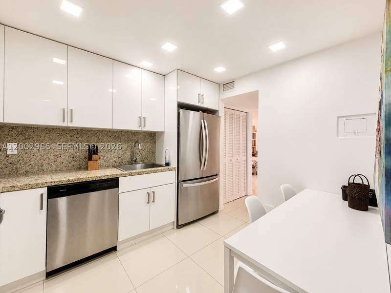 1 bedroom Condominium at 9500 W Bay Harbor Dr 2G, St Regis Apts Condo, Bay Harbor Islands — photo 5