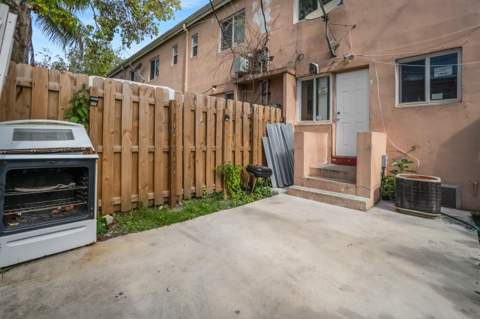 306 NW 84th Terrace 306, Miami FL - photo 24 of 43