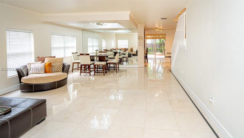 5 bedroom SingleFamilyResidence at 6772 NW 111th Ave, Doral Isles Pacifica, Doral — photo 5