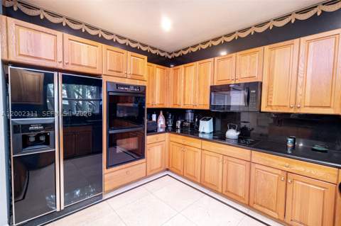6772 NW 111th Ave, Doral FL - photo 9 of 76