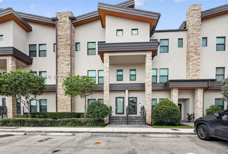 3 bedroom Condominium at 10467 NW 82nd St 11, Highland At Park Central, Doral — photo 1
