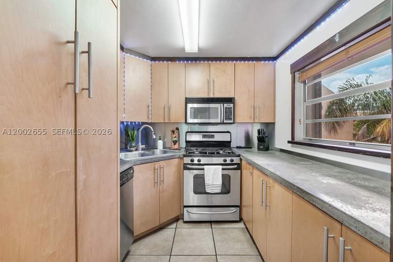 2 bedroom Condominium at 13100 SW 92nd Ave A-Ph11, Village At The Falls Cond, Miami — photo 5