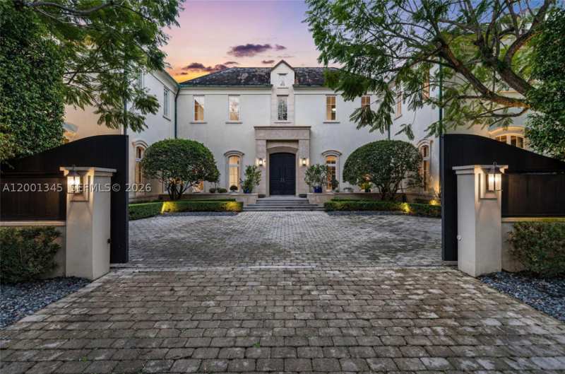 7 bedroom SingleFamilyResidence at 9741 W Suburban Dr, Martin Suburban Acres, Pinecrest — photo 1