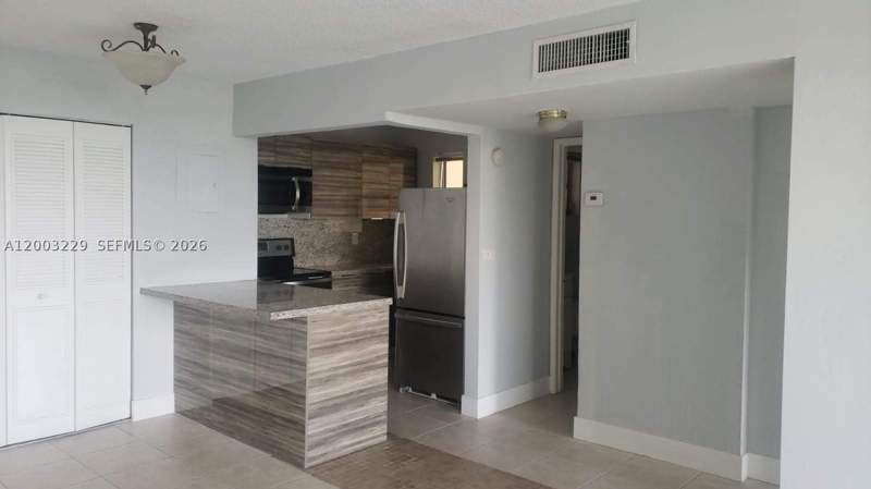 1 bedroom Condominium at 8840 Fontainebleau Blvd 402, San Marco Condo, Miami — photo 2