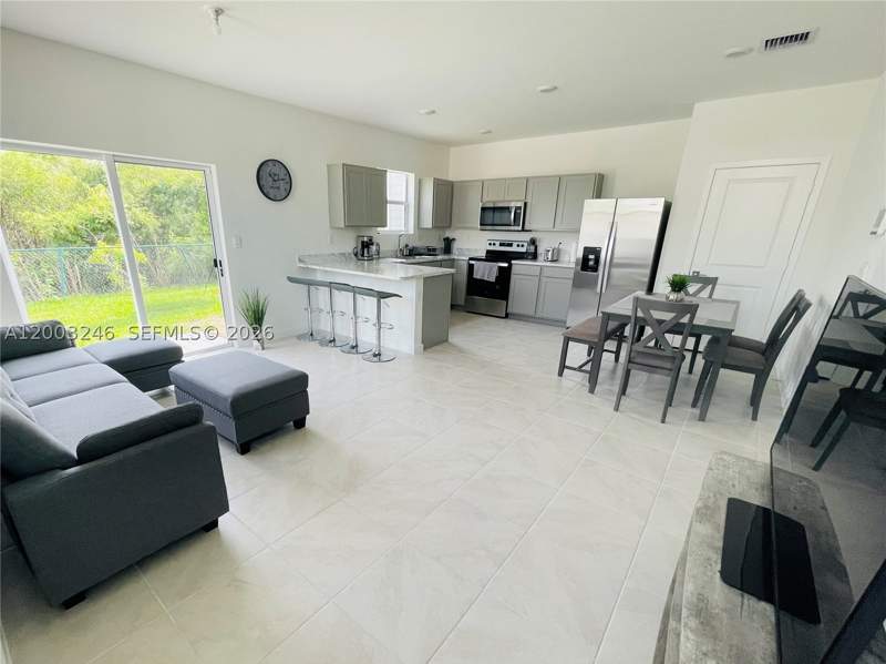 3 bedroom Townhouse at 916 SE 19th St 916, Hamilton Place, Homestead — photo 4