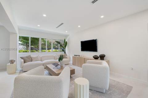 8405 SW 144th St, Palmetto Bay FL - photo 7 of 30