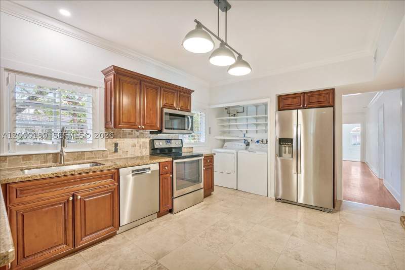 3 bedroom SingleFamilyResidence at 1102 Genoa St, Coral Gables Granada Sec, Coral Gables — photo 5