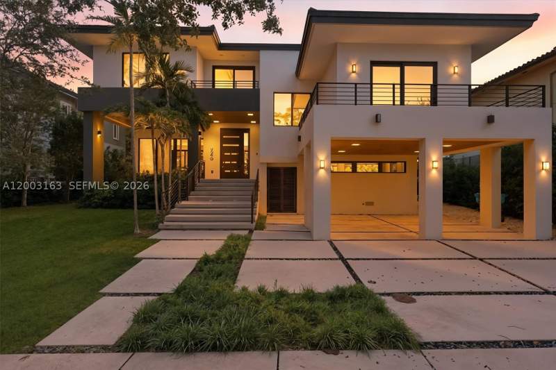 5 bedroom SingleFamilyResidence at 760 Woodcrest Rd, Biscayne Key Estates, Key Biscayne — photo 2