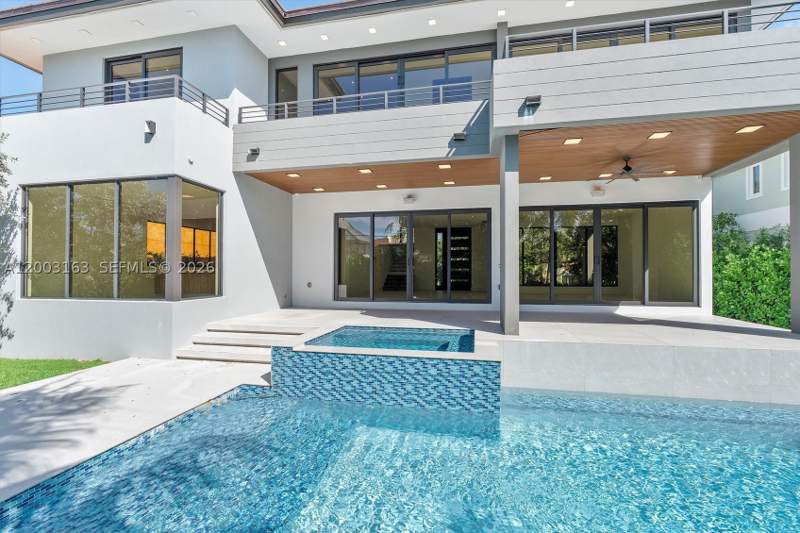 5 bedroom SingleFamilyResidence at 760 Woodcrest Rd, Biscayne Key Estates, Key Biscayne — photo 3