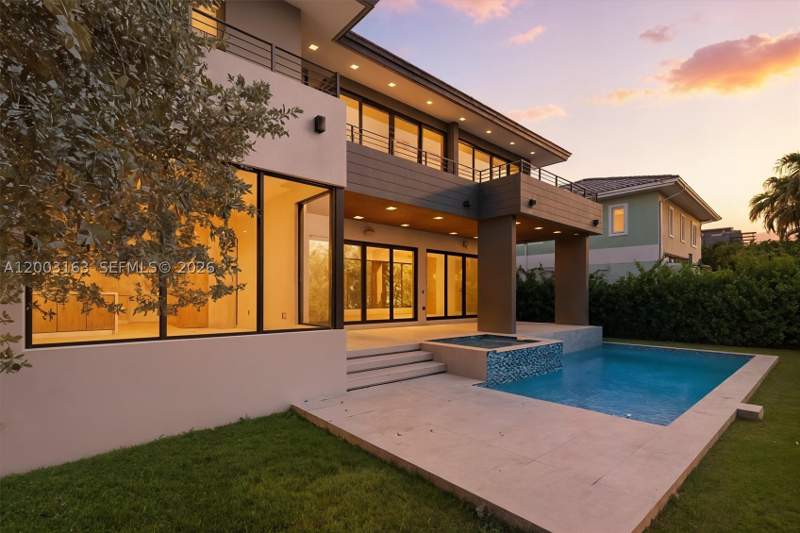 5 bedroom SingleFamilyResidence at 760 Woodcrest Rd, Biscayne Key Estates, Key Biscayne — photo 5