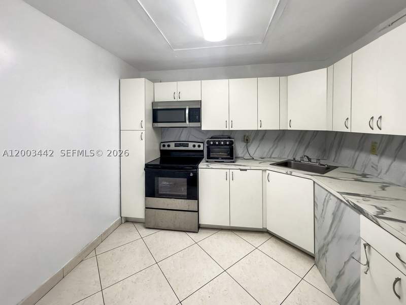 1 bedroom Condominium at 2750 NE 183rd St 407, Commodore Plaza Condo, Aventura — photo 3