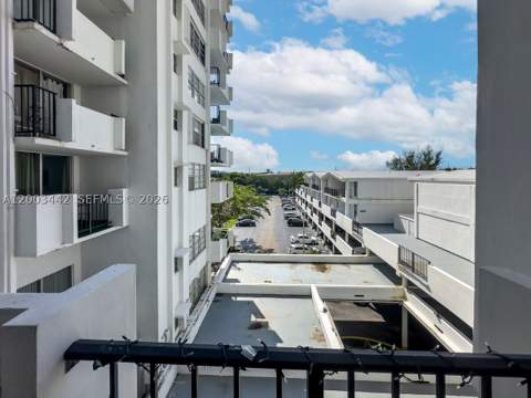 2750 NE 183rd St 407, Aventura FL - photo 8 of 22
