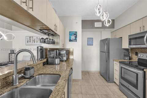 17125 N Bay Rd 3204, Sunny Isles Beach FL - photo 11 of 41