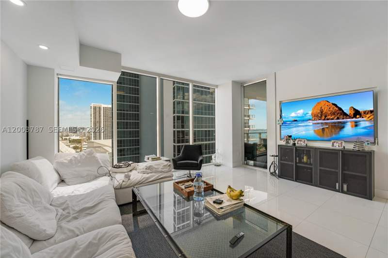 1 bedroom Condominium at 1040 Biscayne Blvd 1905, Ten Museum Pk Residential, Miami — photo 3