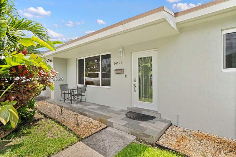 3 bedroom SingleFamilyResidence at 14621 NW 13th Rd, Manning Gardens 1st Addn, Miami — photo 2
