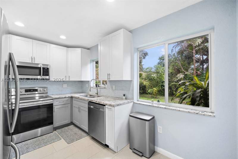 3 bedroom SingleFamilyResidence at 14621 NW 13th Rd, Manning Gardens 1st Addn, Miami — photo 4