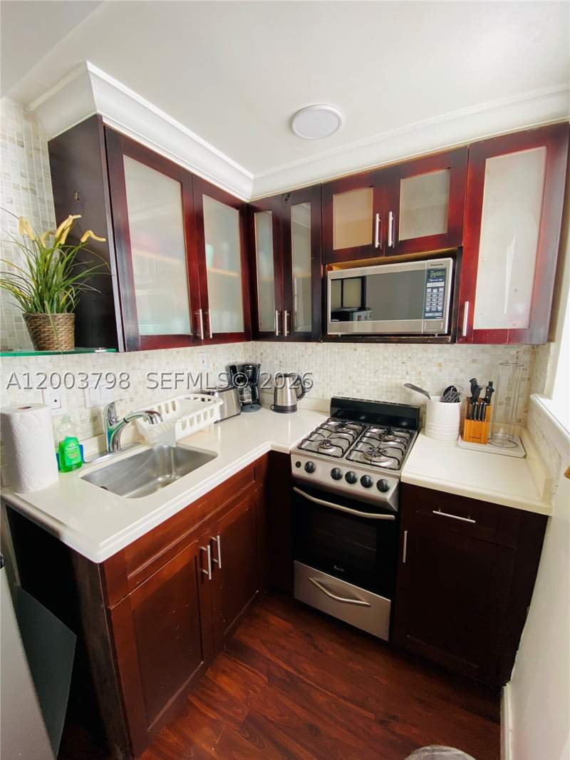 1 bedroom Condominium at 335 Ocean Dr 228, Ocean Walk On South Beach, Miami Beach — photo 2