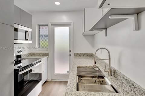 1334 Euclid Ave 8, Miami Beach FL - photo 9 of 16