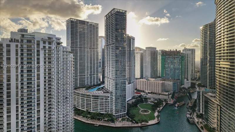 1 bedroom Condominium at 465 Brickell Ave 3804, Iconbrickell Condo No 1, Miami — photo 3