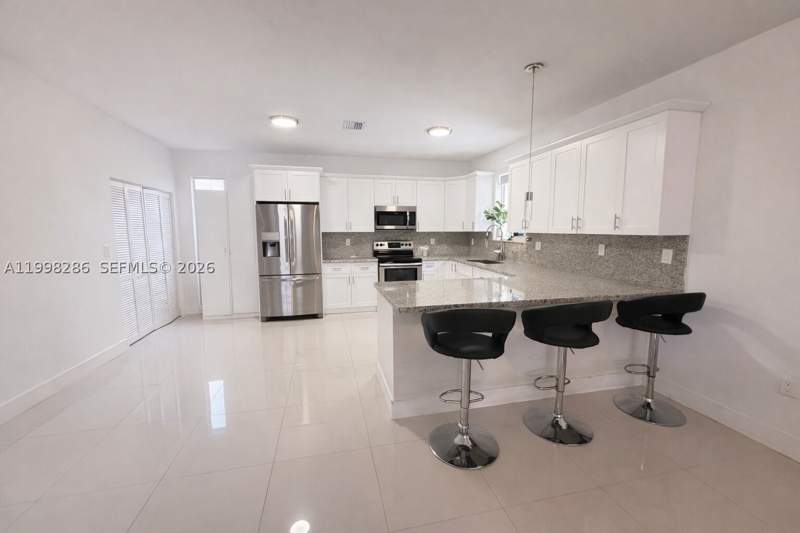 3 bedroom SingleFamilyResidence at 3166 NW 170th St, Golden Glades Park, Miami Gardens — photo 4