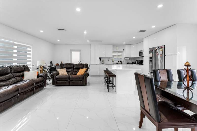 2 bedroom SingleFamilyResidence at 12009 SW 39th Ter, Southern Ests, Miami — photo 5