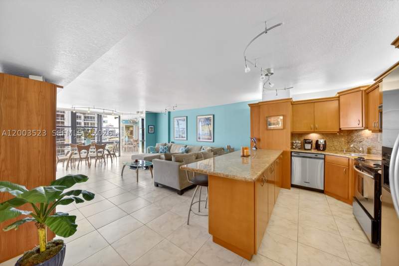 1 bedroom Condominium at 6423 Collins Ave 1204, Mar Del Plata Condo, Miami Beach — photo 5