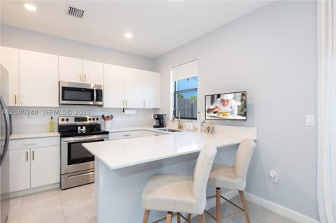 23129 SW 99th Ave, Cutler Bay FL - photo 9 of 38