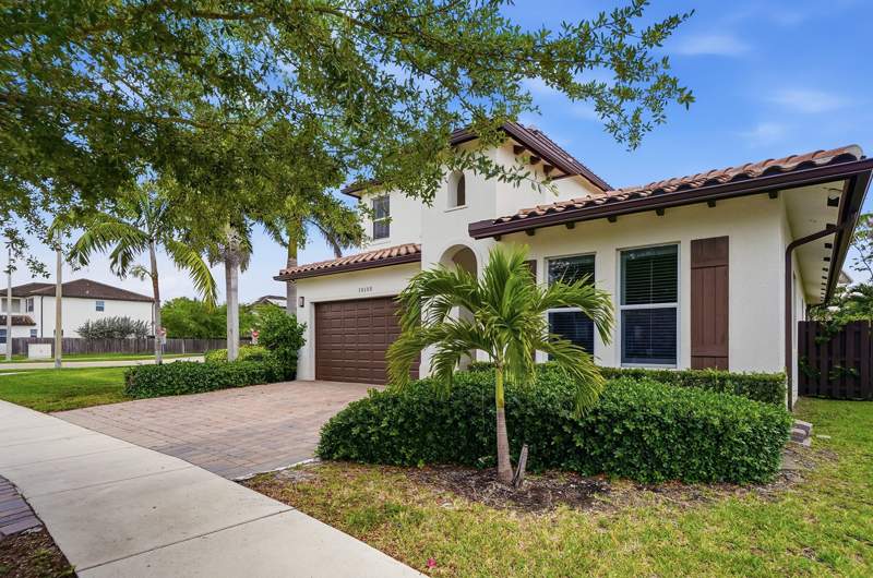 4 bedroom SingleFamilyResidence at 15155 SW 176th Lane, VENETIAN PARC, Miami — photo 3
