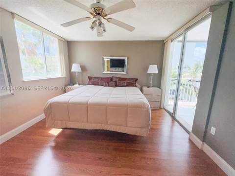 18000 N Bay Rd 201, Sunny Isles Beach FL - photo 12 of 36
