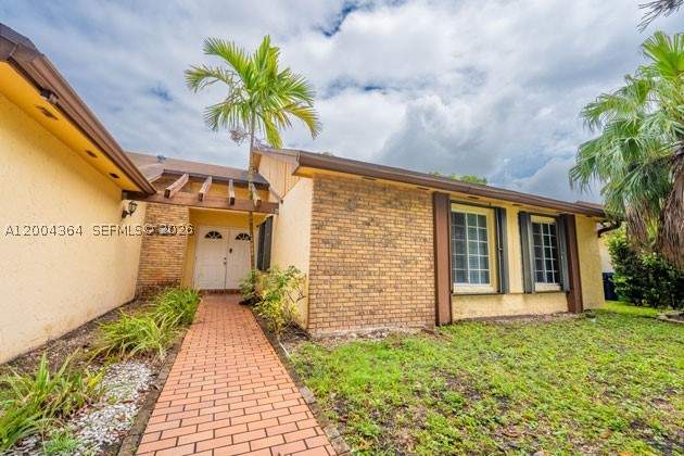 4 bedroom SingleFamilyResidence at 5501 SW 147th Pl, Lakes Of The Meadow Sec 2, Miami — photo 2