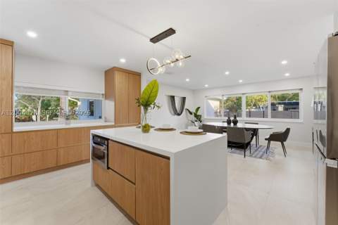 13225 SW 83rd Ct, Pinecrest FL - photo 7 of 25