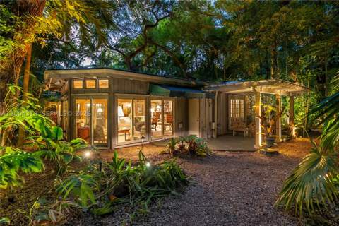 3584 Saint Gaudens Rd, Miami FL - photo 13 of 34