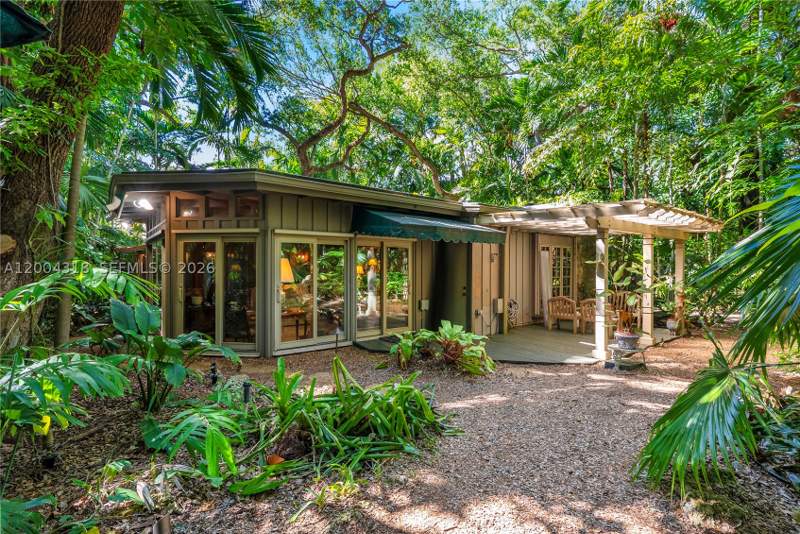 1 bedroom SingleFamilyResidence at 3584 Saint Gaudens Rd, The Moorings Pb 31-52, Miami — photo 3