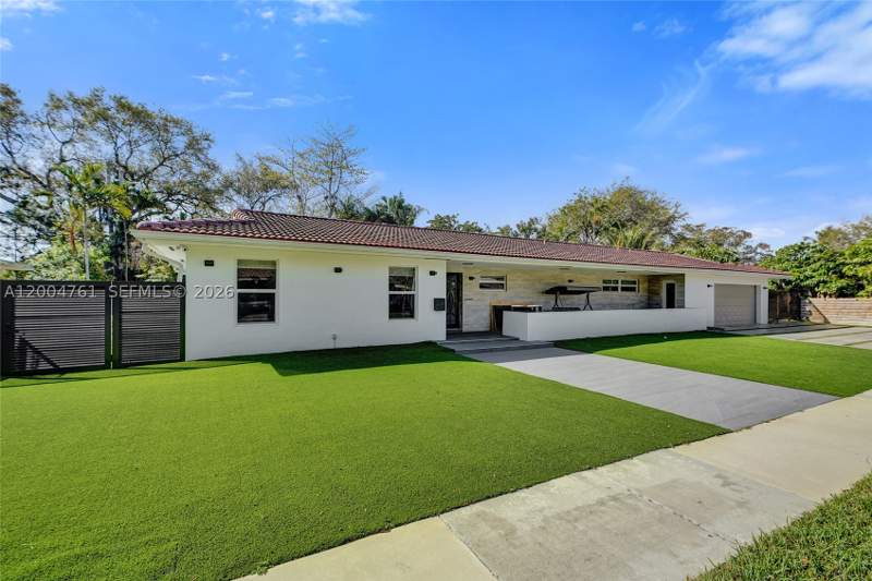 5 bedroom SingleFamilyResidence at 2126 NE 187th St, Greynolds Park West, North Miami Beach — photo 2