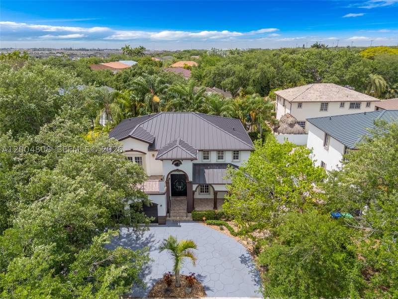 4 bedroom SingleFamilyResidence at 16230 NW 84th Ct, Royal Lakes 1st Addn, Miami Lakes — photo 2