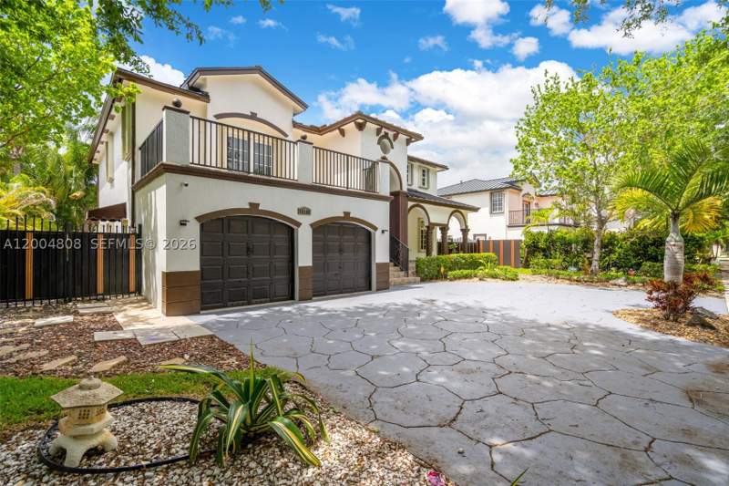 4 bedroom SingleFamilyResidence at 16230 NW 84th Ct, Royal Lakes 1st Addn, Miami Lakes — photo 5