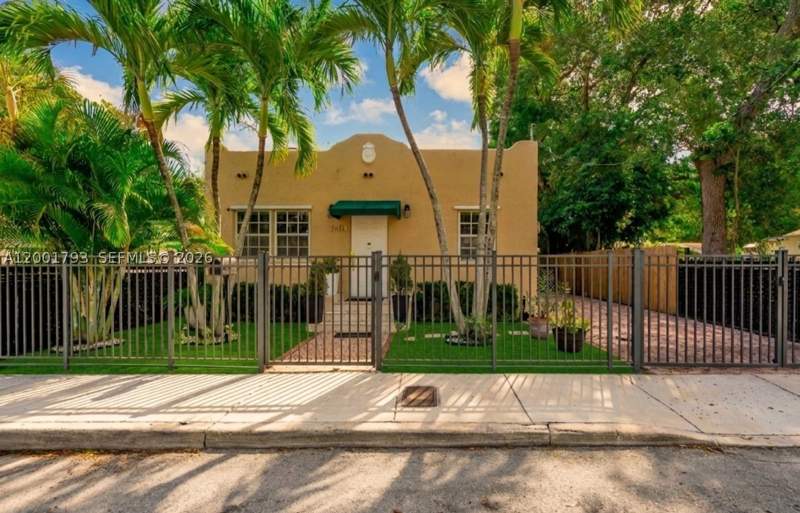 3 bedroom SingleFamilyResidence at 7611 NW 3rd Ave, Pinemount, Miami — photo 2