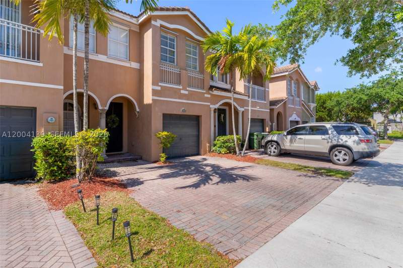 4 bedroom Townhouse at 2583 SE 13th Ct, Keys Garden, Homestead — photo 3