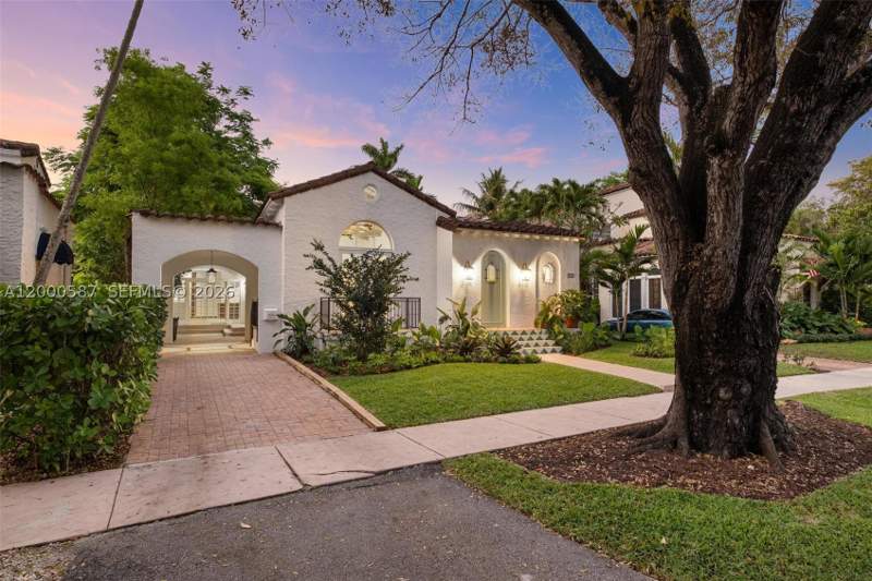 3 bedroom SingleFamilyResidence at 909 Roderigo Ave, Coral Gables C C Sec 3, Coral Gables — photo 3